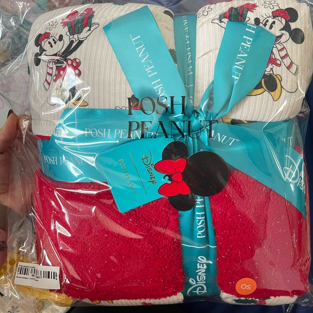 Posh peanut Minnie Holiday luxe plush Patoo